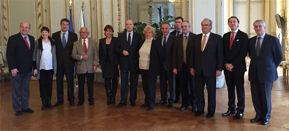 Santiago Vivanco junto con el resto de miembros de la Fundación para las Civilizaciones y la Cultura del Vino