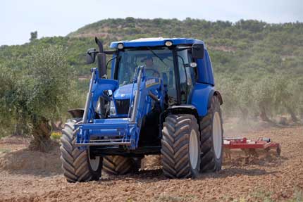 Tecnovino tractor de metano New Holland Bodegas Torres 2