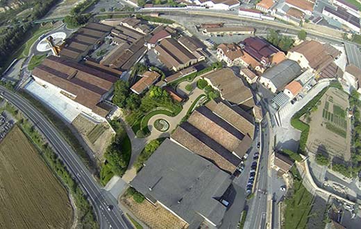 Tecnovino bodegas del Barrio de la Estación foto aérea detalle