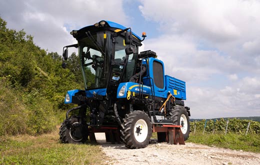 Tecnovino XPower XPN electroherbicida para viñedos estrechos New Holland detalle