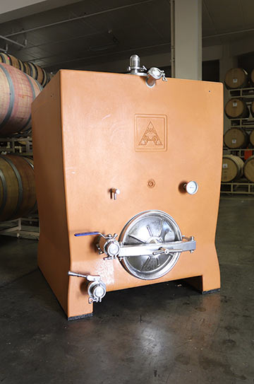 Tecnovino depositos de hormigon para vino NuBarrel Sonoma by SAS
