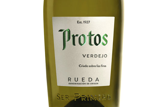 Brutus Verdejo 2022, starzone na gładkim osadzie, aby uzyskać dobrze zaokrąglone wino
