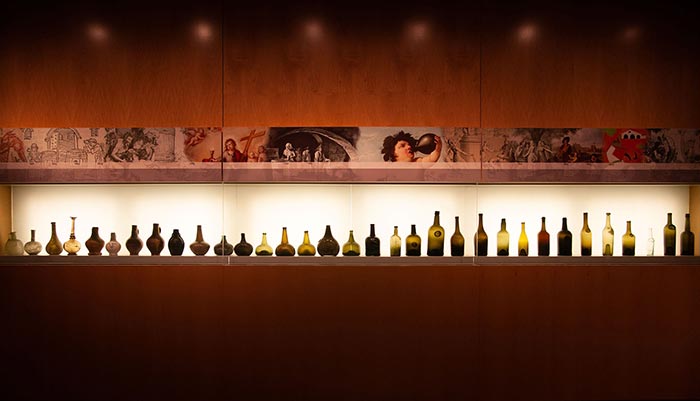 Tecnovino Ruta del Vino de Rioja Alta Museo Vivanco botellas históricas