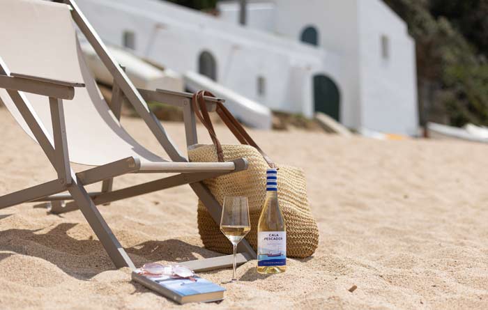 Tecnovino- Cala Pescador y Miki Núñez campaña sobre la contaminación acústica en las playas catalanas