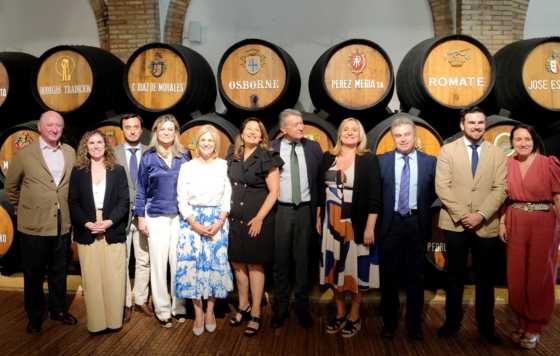Tecnovino- El Consejo Regulador de Jerez y la Junta de Andalucía firman un acuerdo histórico para el viñedo en Jerez, acuerdo