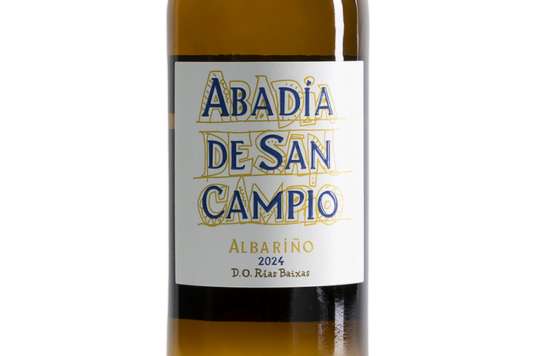 Tecnovino- nueva etiqueta vino Albariño Abadía de San Campio de Bodegas Terras Gauda, nueva imagen