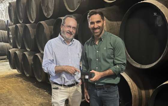 Tecnovino- patentan un tapón inteligente para la monitorización del velo de flor en vino fino