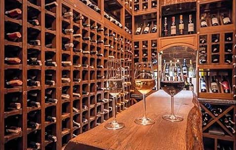 Tecnovino- libro 150 bares de vinos imprescindibles de Jurgen Lijcops, local de Turquía