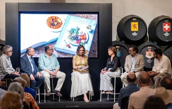 Tecnovino- libro 'Jerez en la Mesa. Retrato gastronómico de una ciudad y sus vinos'