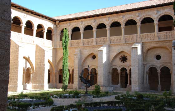 Tecnovino - Ruta del Vino Ribera del Duero, enoturismo: Monasterio de Santa María de Valbuena, claustro
